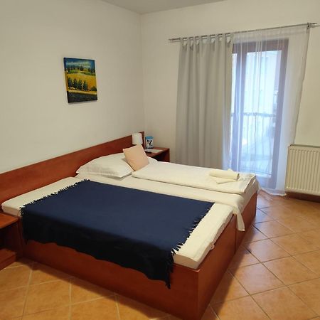 Szent Kristof Apartmanhotel Zalaegerszeg Buitenkant foto