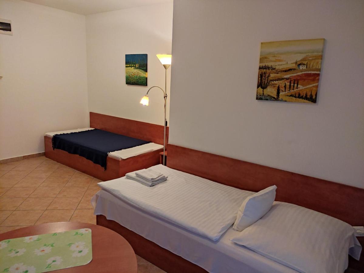 Szent Kristof Apartmanhotel Zalaegerszeg Buitenkant foto