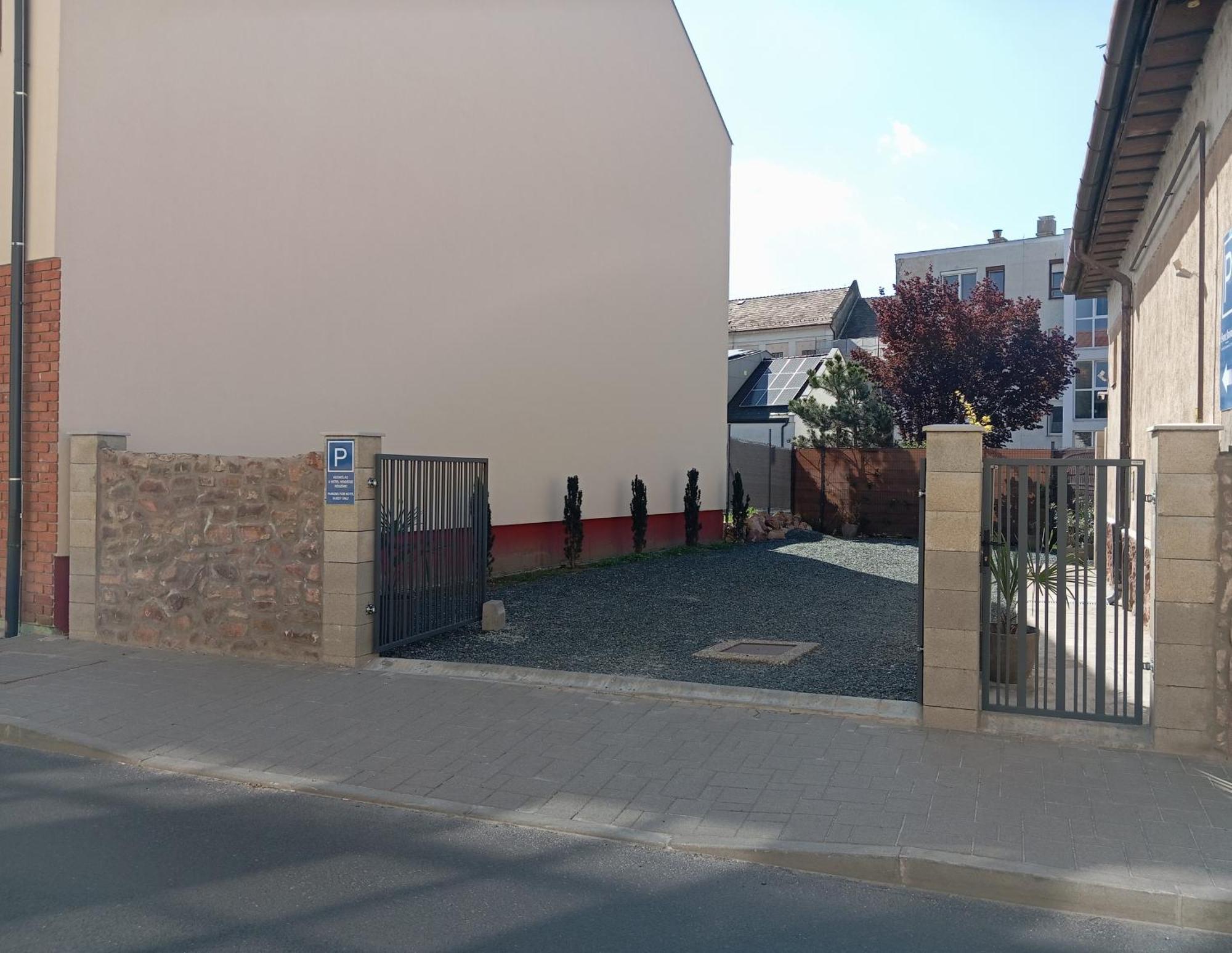 Szent Kristof Apartmanhotel Zalaegerszeg Buitenkant foto