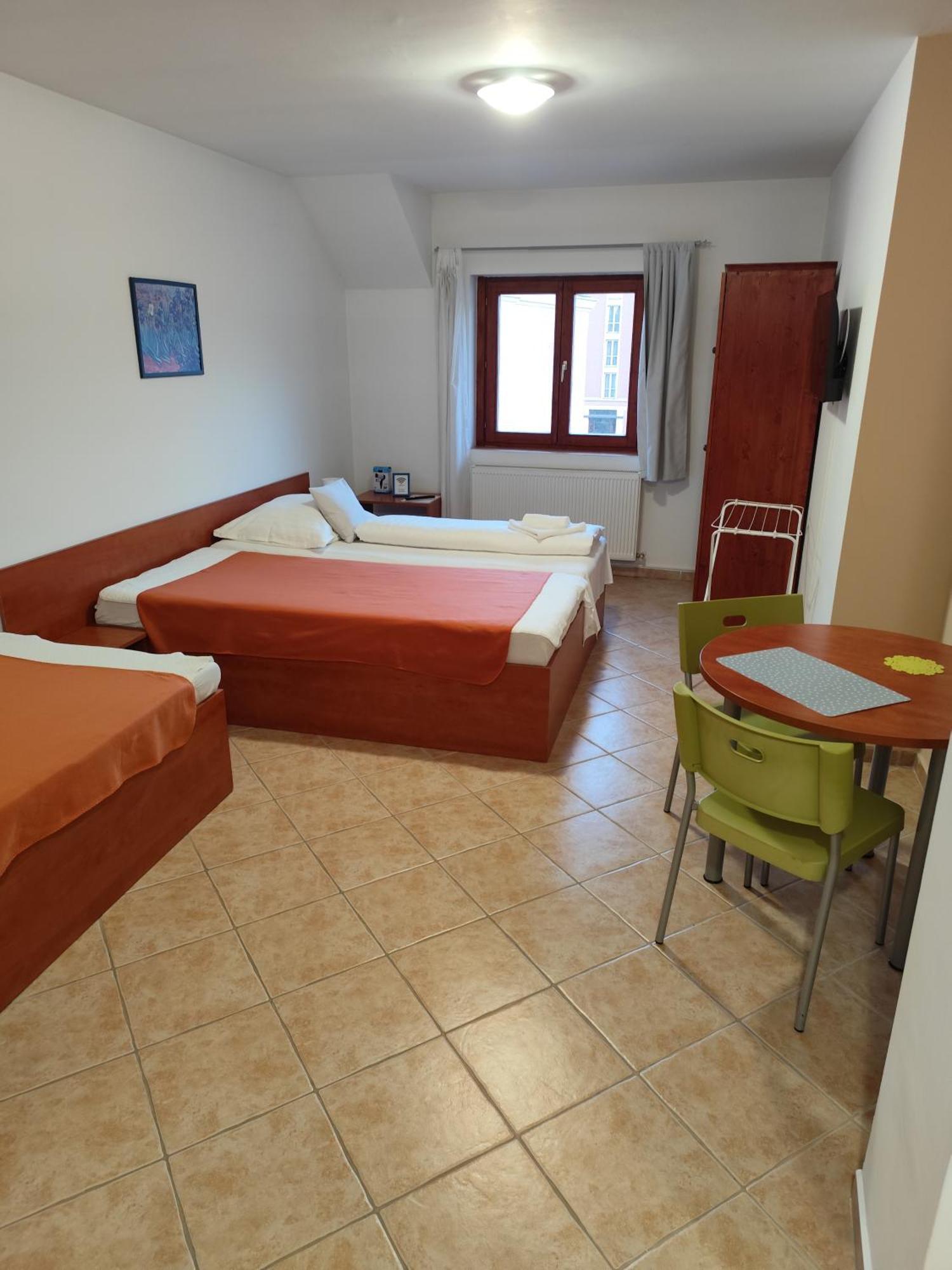Szent Kristof Apartmanhotel Zalaegerszeg Buitenkant foto