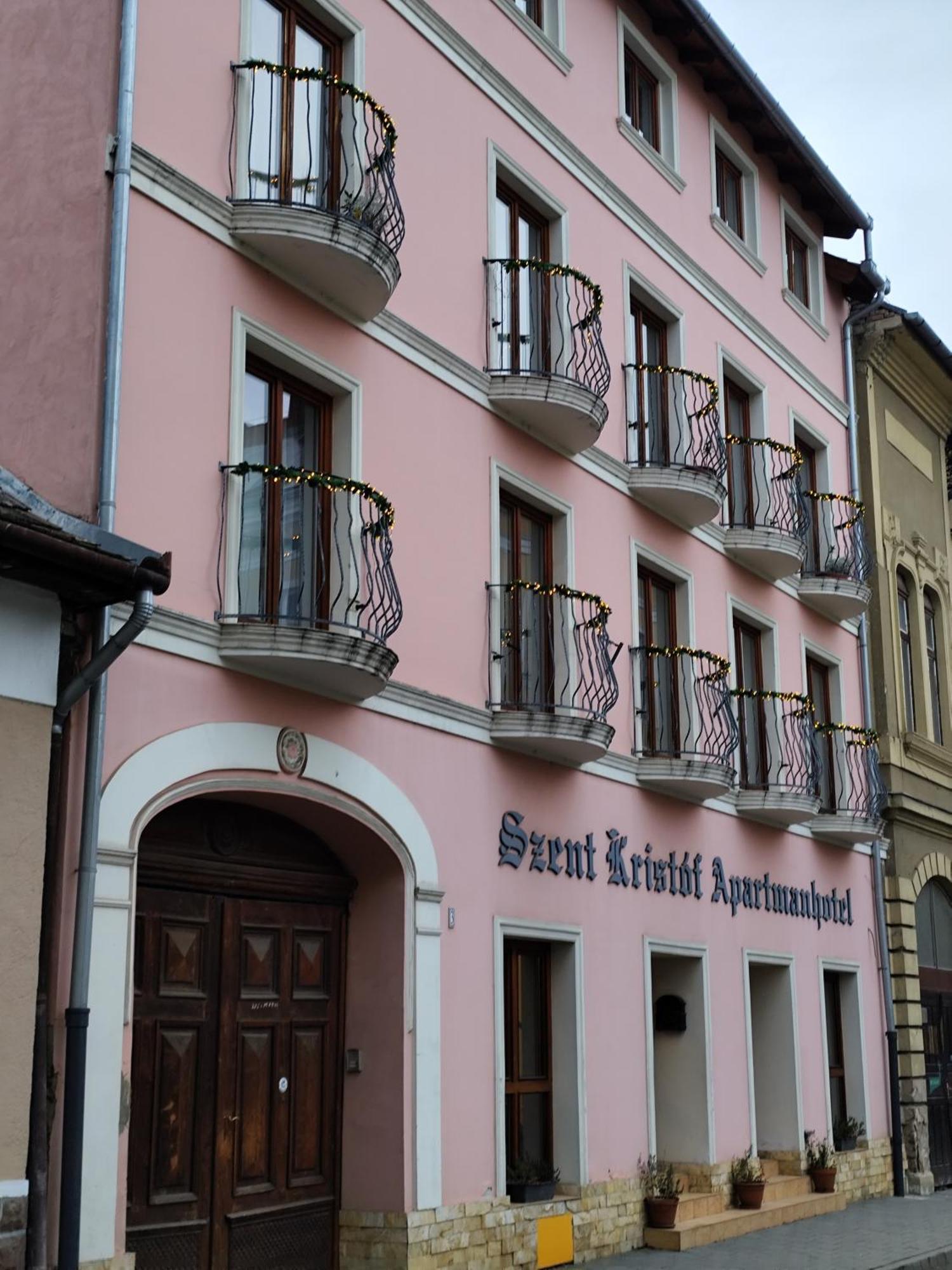 Szent Kristof Apartmanhotel Zalaegerszeg Buitenkant foto